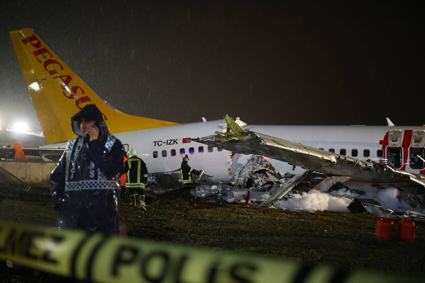 Авиакатастрофы победа. Посадка Boeing 737. Боинг 737-800 Pegasus Airlines. Авиакомпания Пегасус авиакатастрофа. Крушение Boeing 737 в Стамбуле.