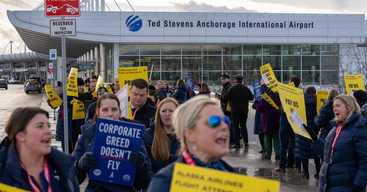 Photo of Flugbegleiter von Alaska Airlines vereinbaren zum ersten Mal seit drei Jahrzehnten einen Streik