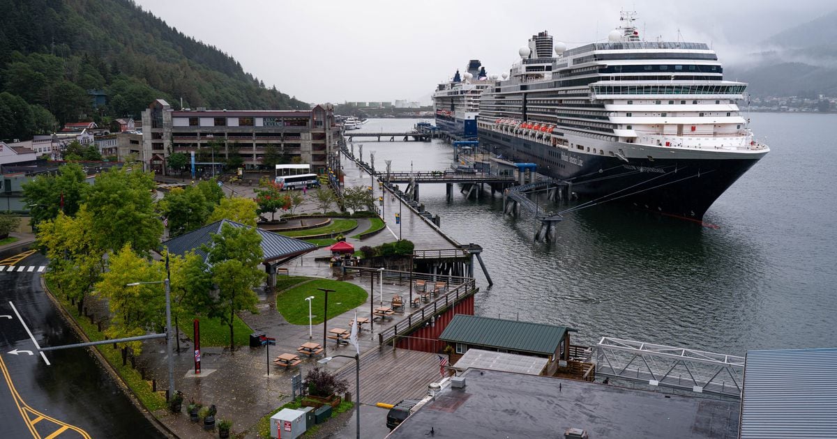 Murkowski pushes for permanent waiver of law compelling Alaska-bound cruise ships to stop in Canada