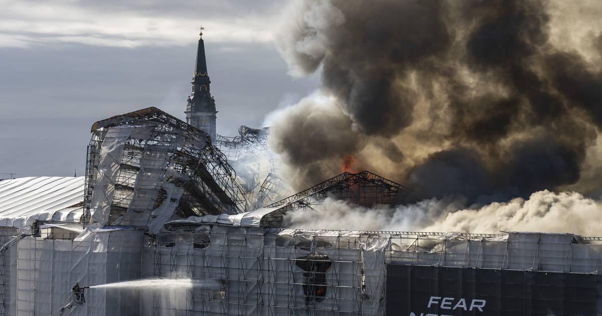Fire destroys Copenhagen's old stock exchange dating from 1600