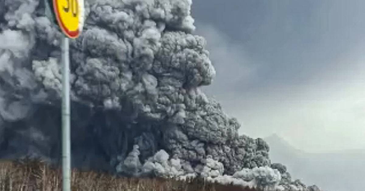 تسبب انجراف الرماد من البركان الروسي في إلغاء رحلات خطوط ألاسكا الجوية