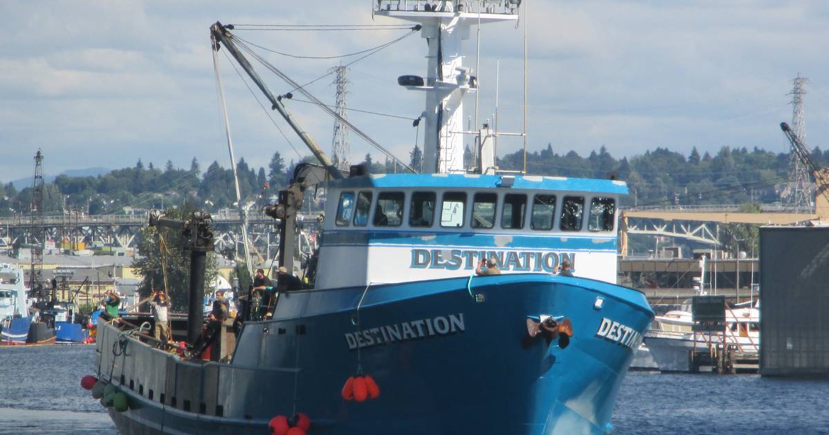 Crew member dramatically airlifted off of boat on 'Deadliest Catch