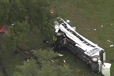 8 dead, dozens injured when farmworkers’ bus crashes on Florida highway
