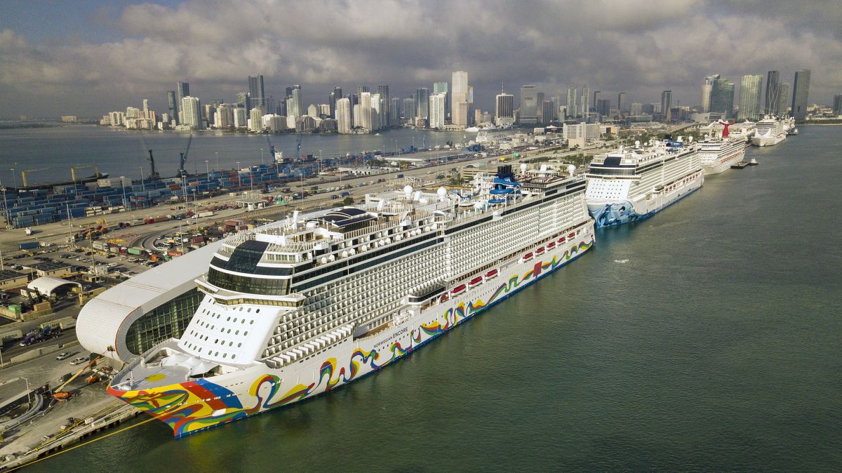 Norwegian Cruise Line threatens to pull ships from Florida over governor&#39;s vaccine passport ban - Anchorage Daily News