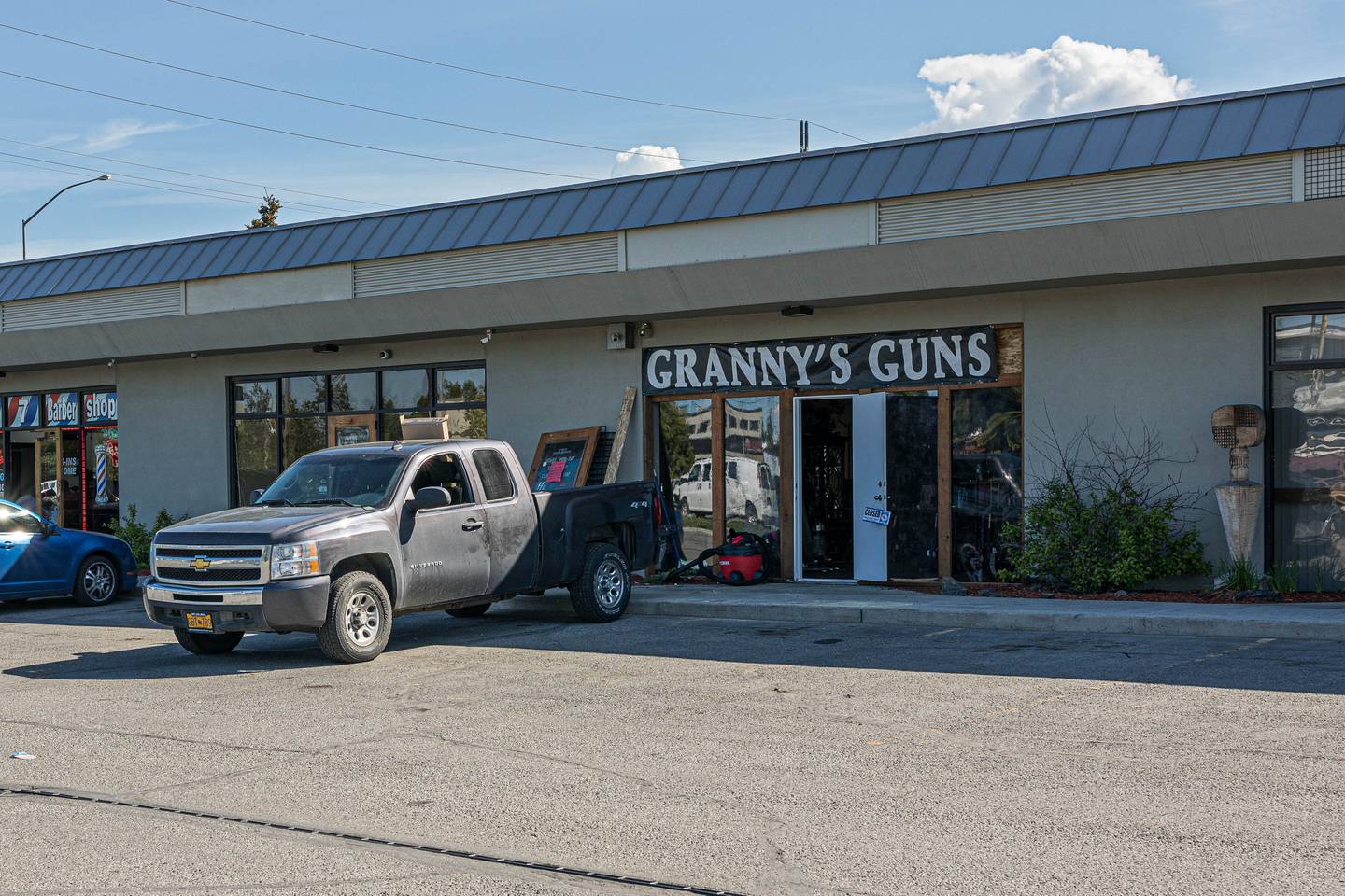 granny's guns, grannys guns, gun shop, guns, robbery