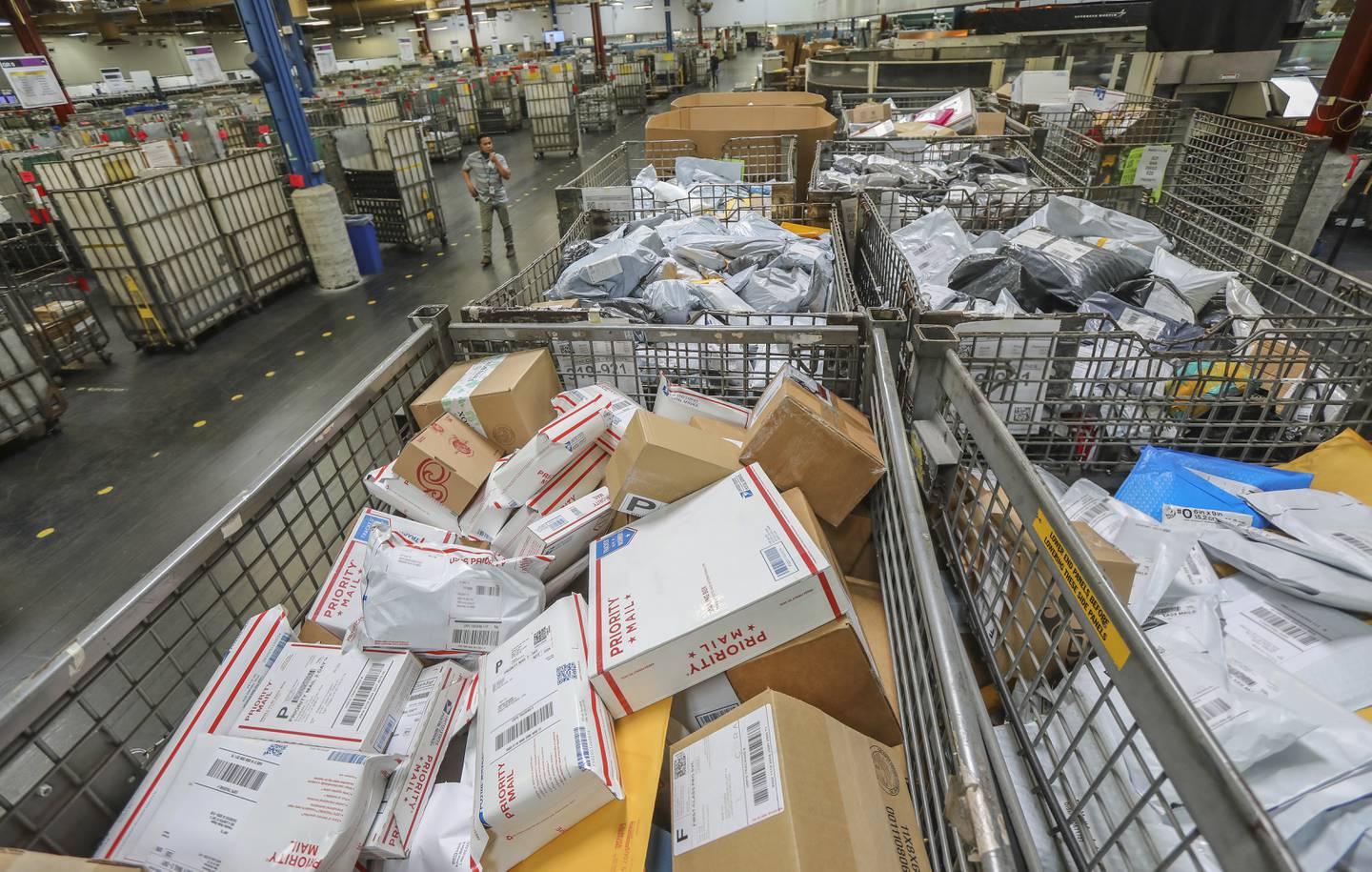 Packages increase at USPS/Packages with food in them are rotting due to slowed postal delivery times