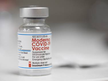 US health authorities struggle with whether to modify COVID vaccine for fall
