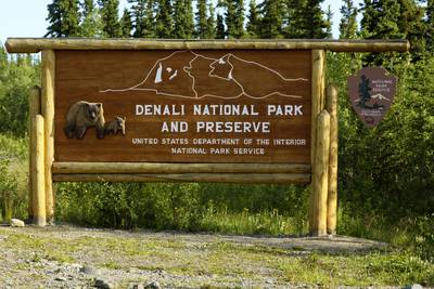 Park Service disputes report that it tried to limit display of US flag in Denali