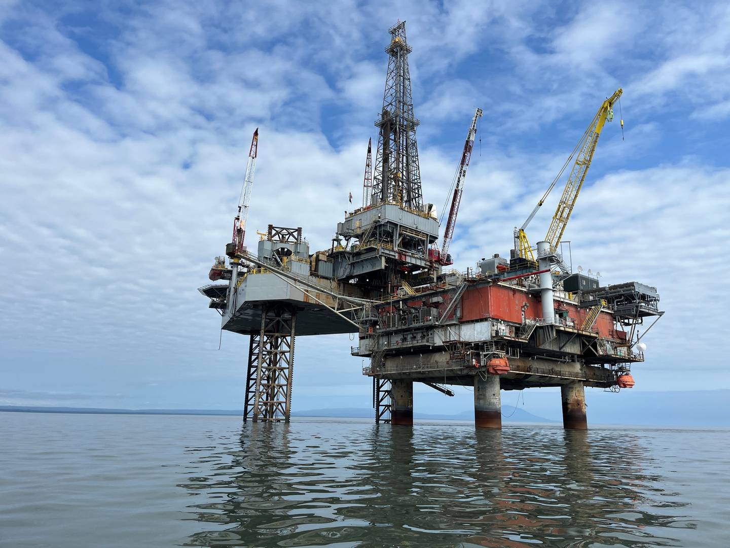 Mientras las compañías petroleras muestran poco interés, el gobierno federal cancela sus planes de perforación frente a las costas de Alaska.