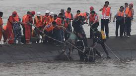 Survivors pulled from China boat capsizing; hundreds missing