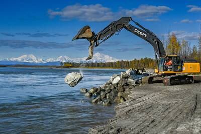 Emergency work starts on Talkeetna’s eroded waterfront as Susitna River creeps closer to town