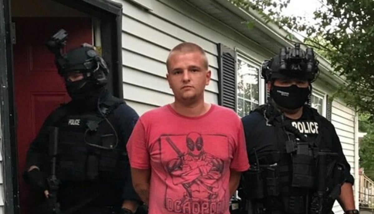 The policeman a scream. Полиция Нэшвиля США. Police have Arrested a Black, bald man.. Metro Police Nashville 2023. Austrian Police Arrested a girl.