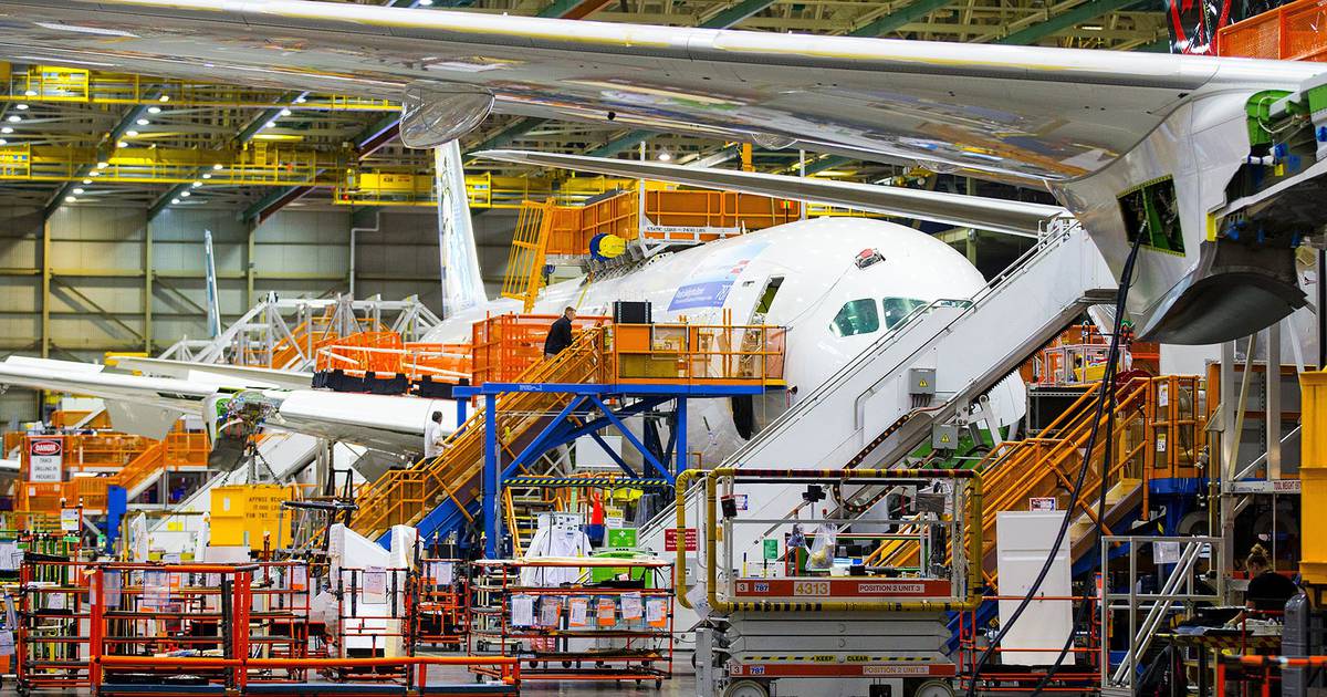 Hoping for recovery, Boeing bosses look to the future, deflect ...