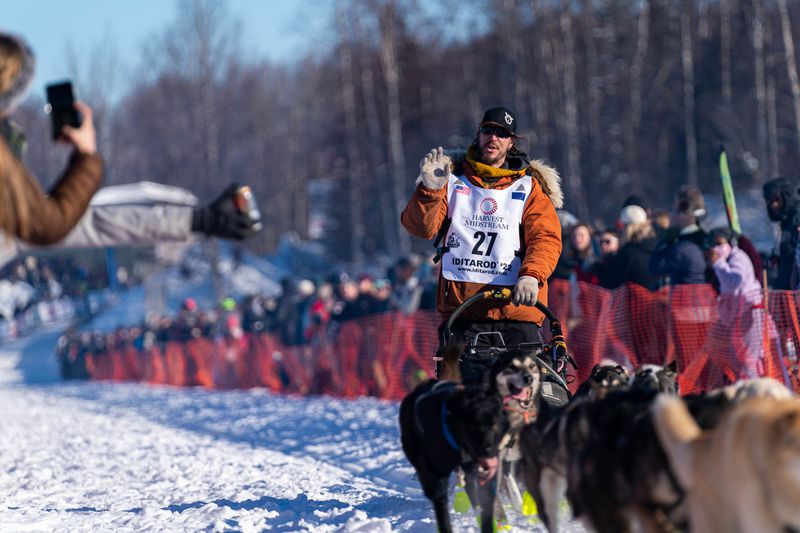 Brent Sass commands the pack as Iditarod mushers hit the Yukon
