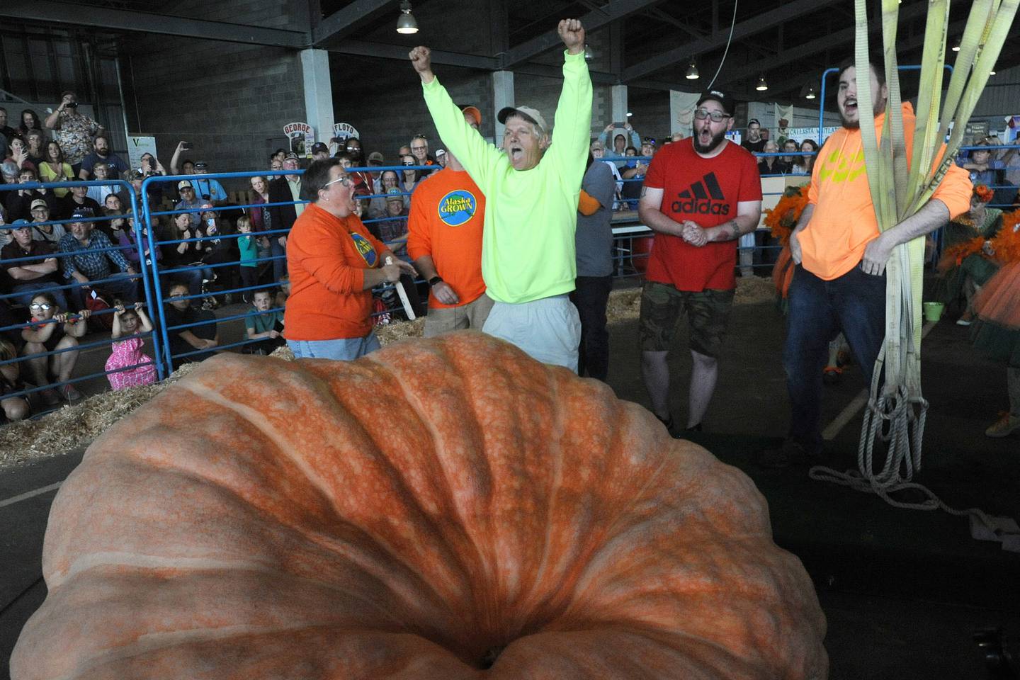 Dale Marshall state record pumpkin