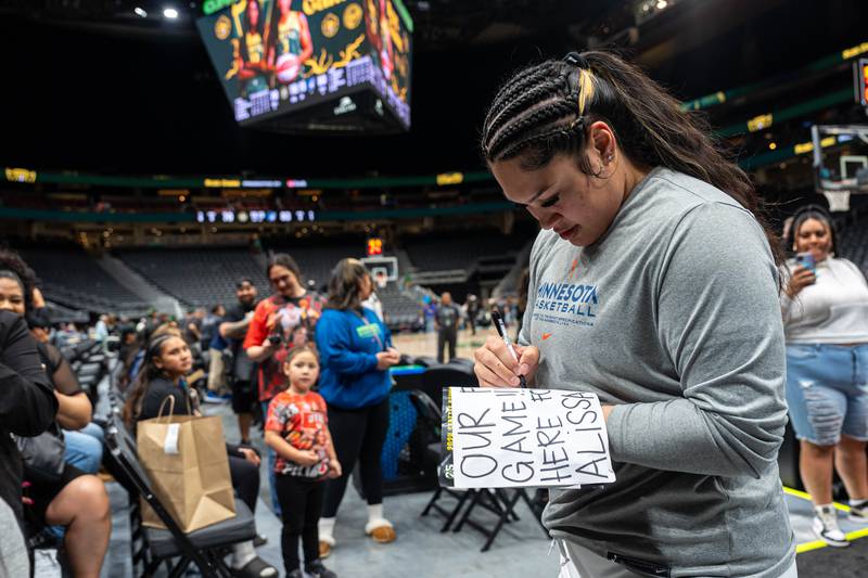 Playing at a new level, Anchorage’s Alissa Pili finds her footing and connects with fans