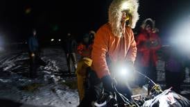 Sass hustles through Unalakleet to hold Iditarod lead, but Seavey likes his chances as the race hits the coast