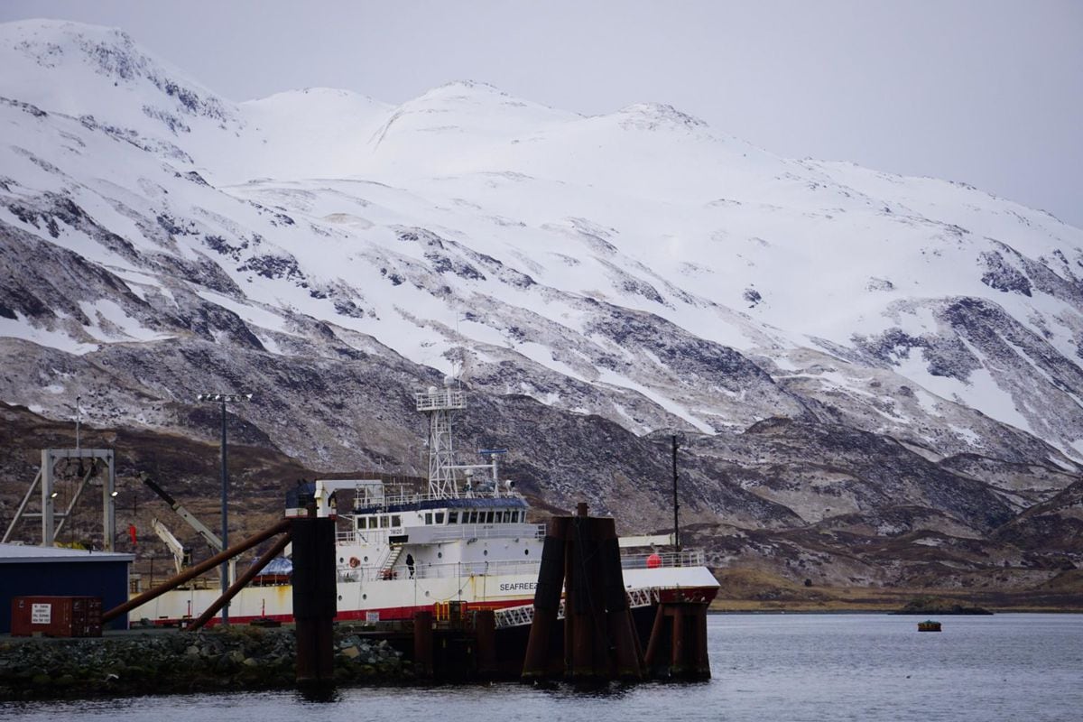 US Seafoods apologizes to Unalaska after COVID-positive crew visited the bar in violation of company protocols