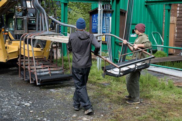 Oldest Chairlift And Part Of History Being Dismantled At Alyeska Resort Anchorage Daily News