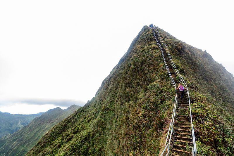 Hikers on the Ha’ikū Stairs. (iStock)