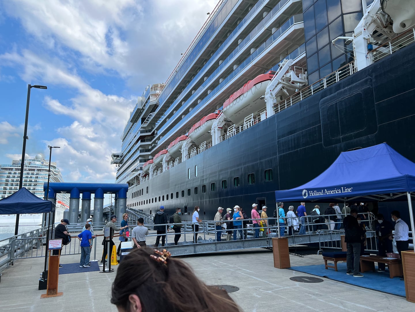 Cruisers board Holland America’s “Nieuw Amsterdam” ship in Juneau
