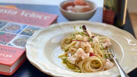 Spaghetti with shrimp and green olive sauce can be prepared in the time it takes to cook the pasta
