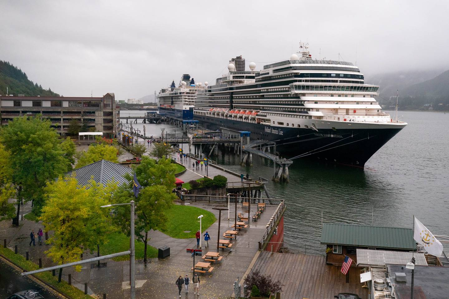 Cruise Ship, Holland America, Nieuw Amsterdam, juneau