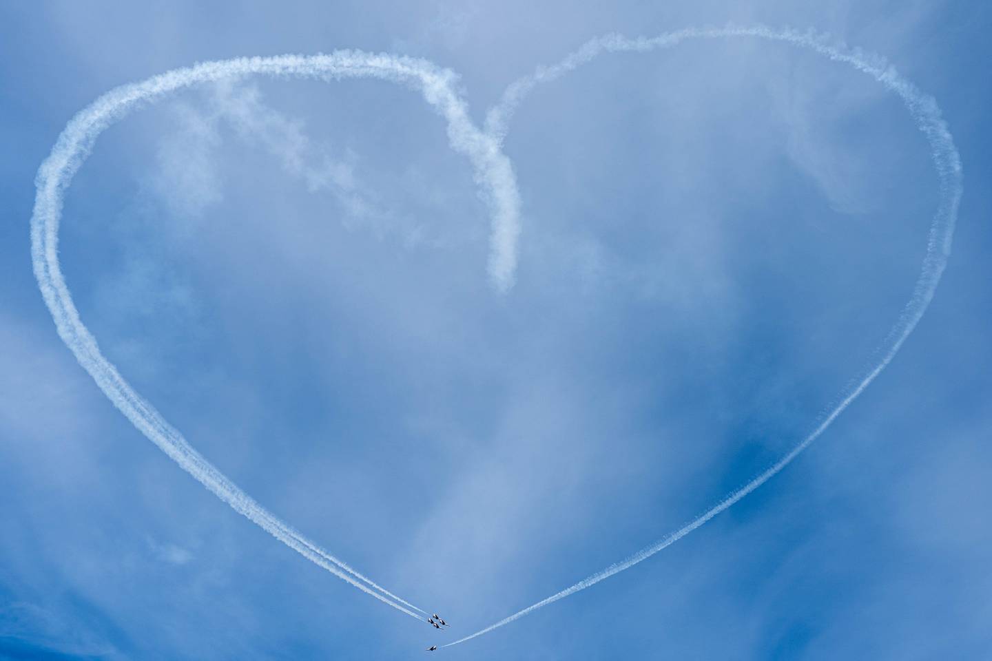 Arctic Thunder, F-16, JBER, Thunderbirds, U.S. Air Force Thunderbirds, airshow, heart, love