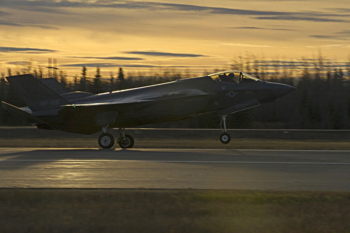 The First F 35 Jet Is Being Tested At Eielson Air Force Base The Fairbanks Area Is Preparing For A Population Jump Anchorage Daily News