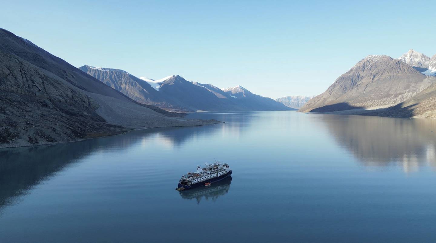 cruise ship aground iceland